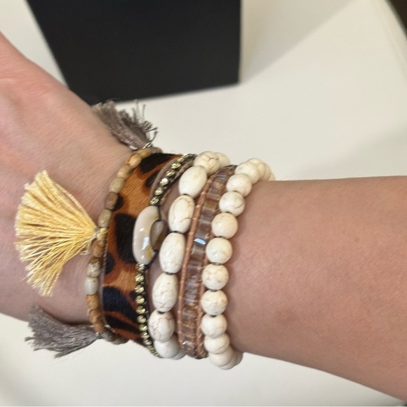 Victoria Emerson multi strand gold tone animal print  glass crystal bracelet - Picture 4 of 4